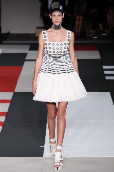 Look 15